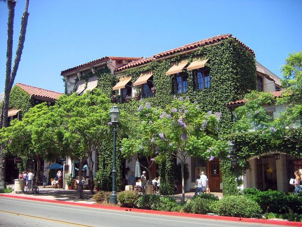 Understated Elegant Villa in Santa Barbara Four Bedrooms