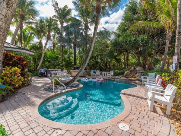 Nine Bedroom Beachfront Villa Pool Hot Tub & Elevator