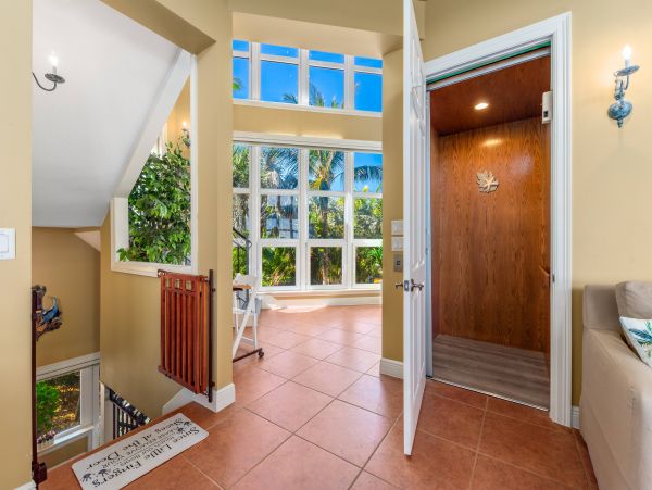 Nine Bedroom Beachfront Villa Pool Hot Tub & Elevator