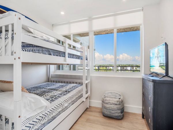 Luxury Vacation Beachfront Condo in Marco Island with Gulf Views