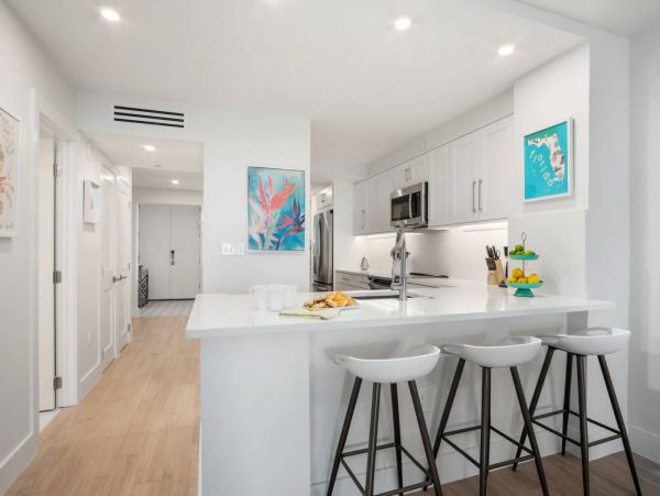 Luxury Vacation Beachfront Condo in Marco Island with Gulf Views