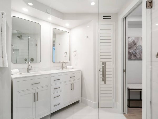 Luxury Vacation Beachfront Condo in Marco Island with Gulf Views