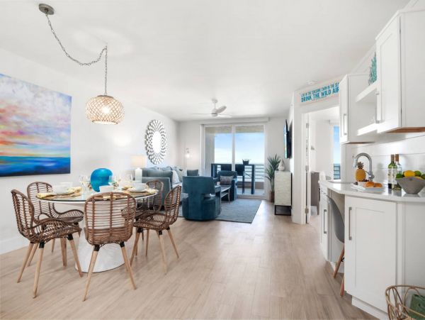 Luxury Vacation Beachfront Condo in Marco Island with Gulf Views