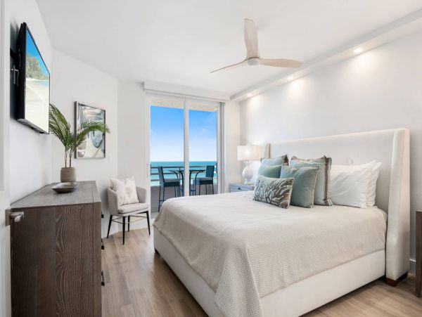 Luxury Vacation Beachfront Condo in Marco Island with Gulf Views