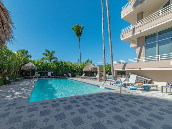 Luxury Vacation Beachfront Condo in Marco Island with Gulf Views