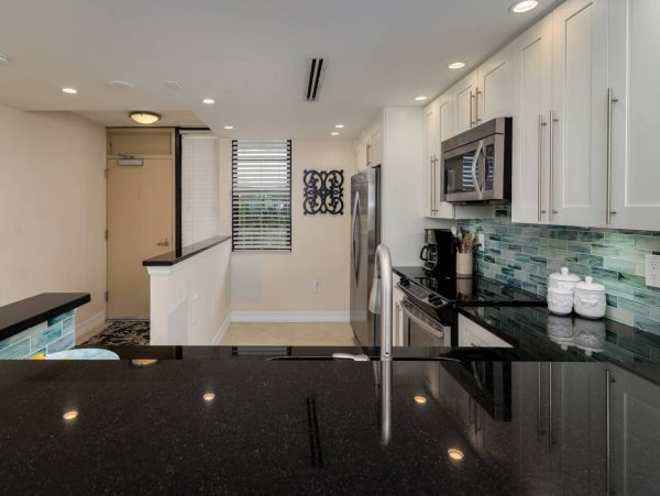 Enjoy Gulf Views & Amenities from this Condo