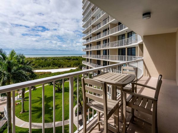 Enjoy Gulf Views & Amenities from this Condo
