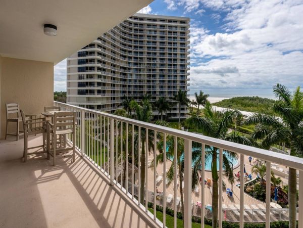 Enjoy Gulf Views & Amenities from this Condo