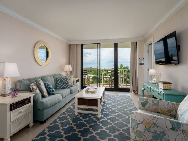 Enjoy Gulf Views & Amenities from this Condo