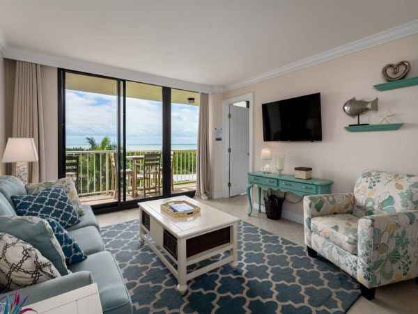 Enjoy Gulf Views & Amenities from this Condo