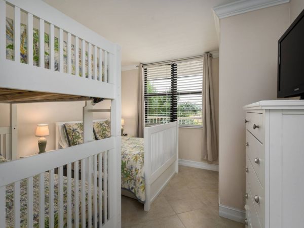 Enjoy Gulf Views & Amenities from this Condo