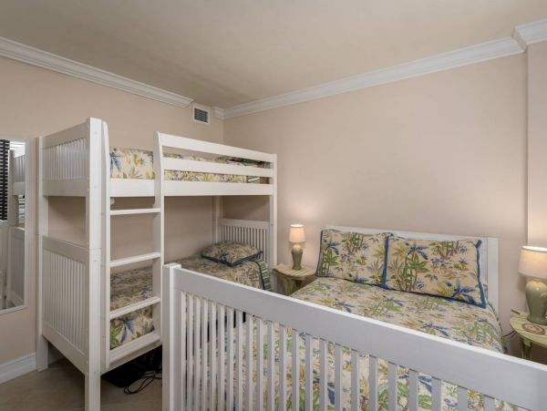 Enjoy Gulf Views & Amenities from this Condo