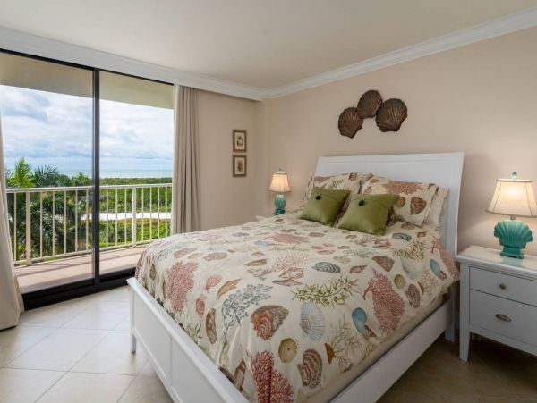 Enjoy Gulf Views & Amenities from this Condo