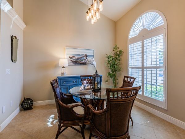 Three Bedroom Villa Plus Den on Marco