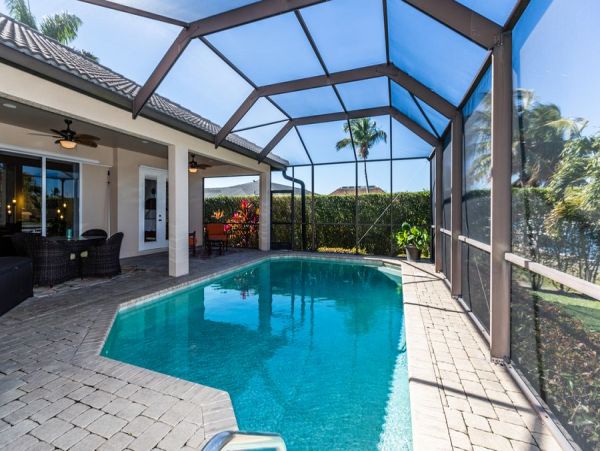 Three Bedroom Villa Plus Den on Marco