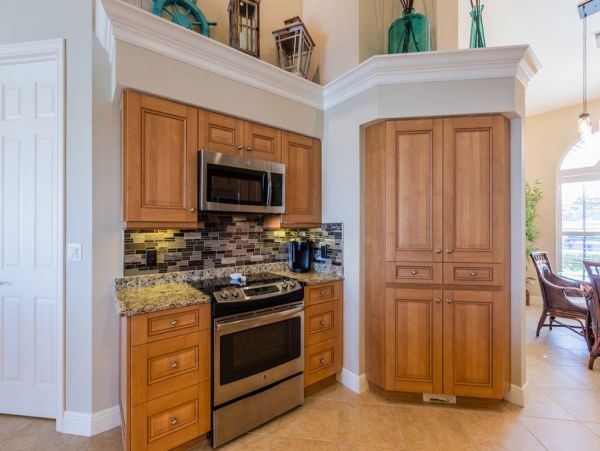 Three Bedroom Villa Plus Den on Marco