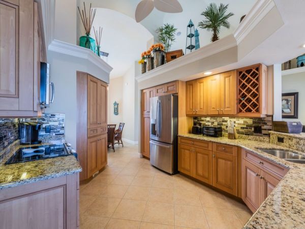 Three Bedroom Villa Plus Den on Marco