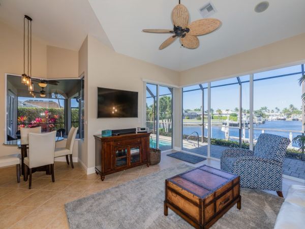 Three Bedroom Villa Plus Den on Marco