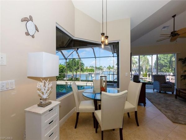 Three Bedroom Villa Plus Den on Marco