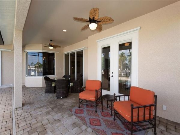 Three Bedroom Villa Plus Den on Marco