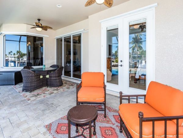 Three Bedroom Villa Plus Den on Marco