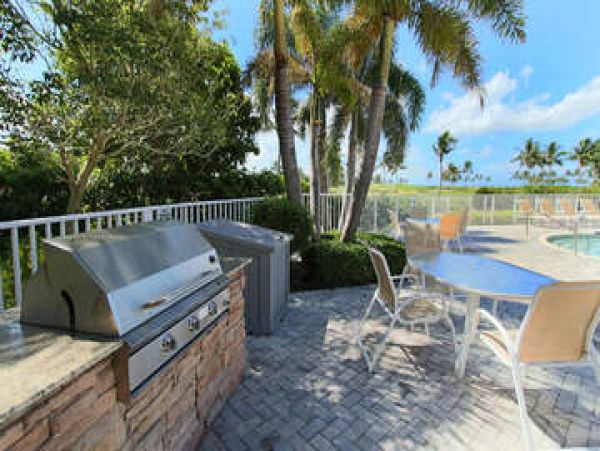 Captiva Luxury Bay Rental Condo Pool