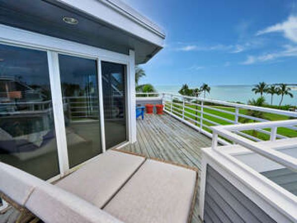 Captiva Luxury Bay Rental Condo Pool