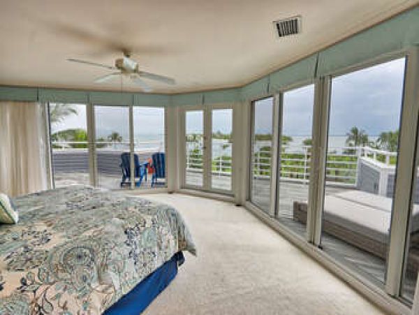 Captiva Luxury Bay Rental Condo Pool
