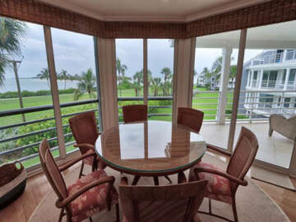 Captiva Luxury Bay Rental Condo Pool