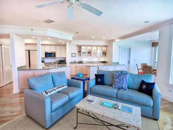 Captiva Luxury Bay Rental Condo Pool