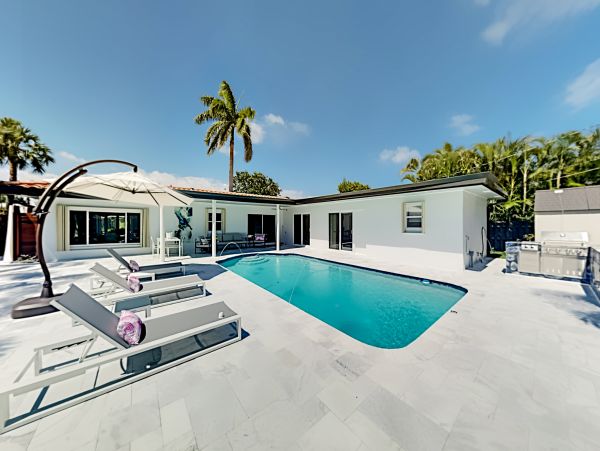 Stylish Deerfield Beach Luxury Vacation Pool Home