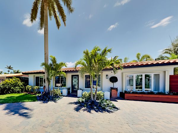 Stylish Deerfield Beach Luxury Vacation Pool Home