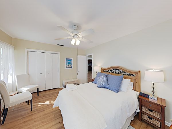 Charming Two Bedroom Vacation Home Value 5 Min to Beach