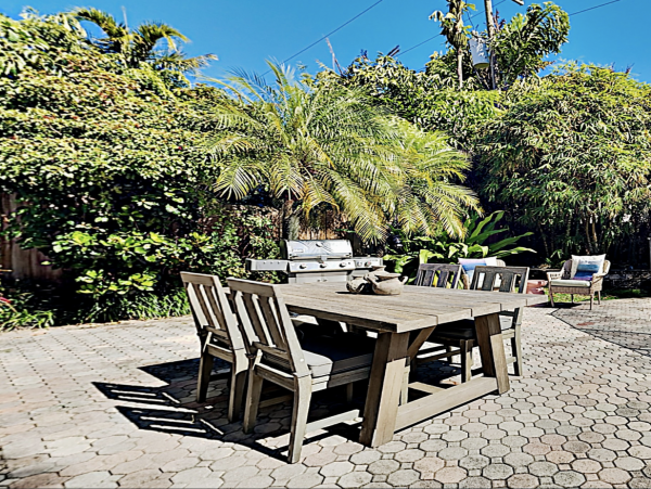 Fort Lauderdale Two Bedroom Walk to Beach Pool Home