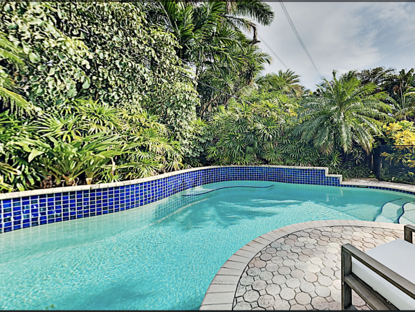 Fort Lauderdale Two Bedroom Walk to Beach Pool Home