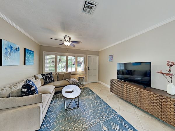 Fort Lauderdale Two Bedroom Walk to Beach Pool Home