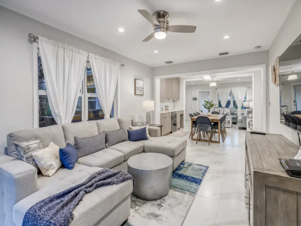 Fort Lauderdale Vacation Home 4 Bedrooms with Private Pool