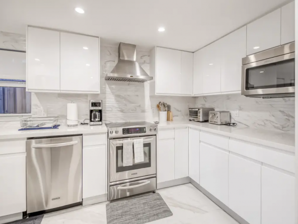 Fort Lauderdale Vacation Home 4 Bedrooms with Private Pool