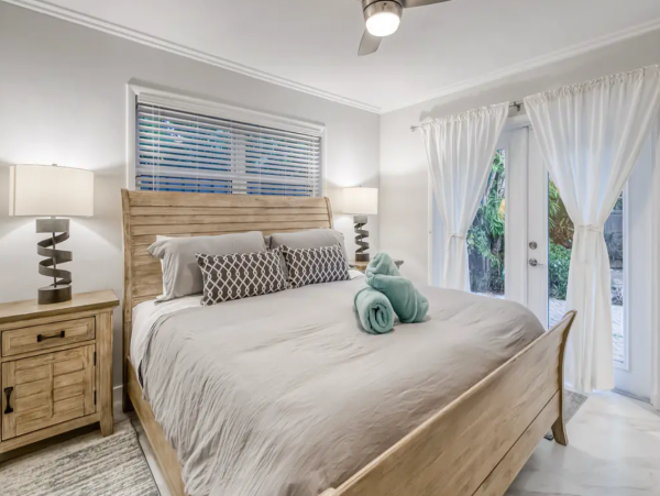 Fort Lauderdale Vacation Home 4 Bedrooms with Private Pool