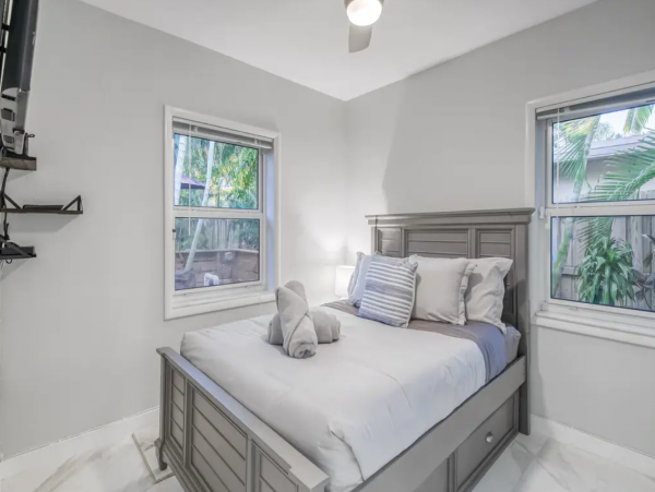 Fort Lauderdale Vacation Home 4 Bedrooms with Private Pool