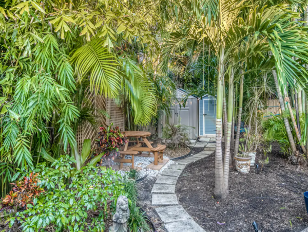 Fort Lauderdale Vacation Home 4 Bedrooms with Private Pool