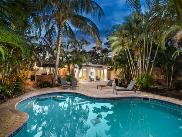 Fort Lauderdale Vacation Home 4 Bedrooms with Private Pool