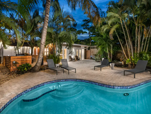 Fort Lauderdale Vacation Home 4 Bedrooms with Private Pool