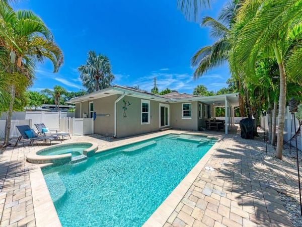 Great Holmes Beach Vacation Home Private Pool & Hot Tub