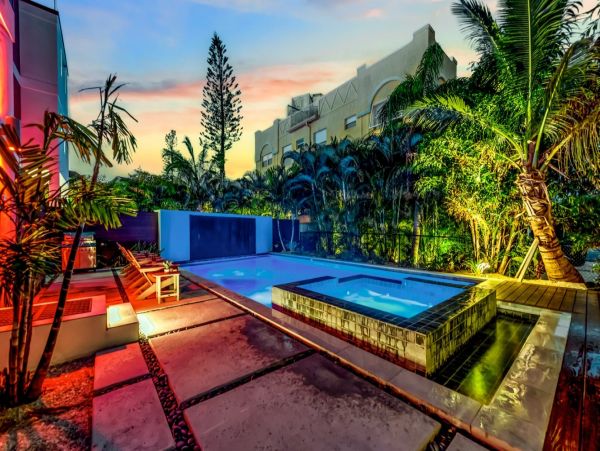 Siesta Key Luxury Rental | Beachfront with Rooftop Deck