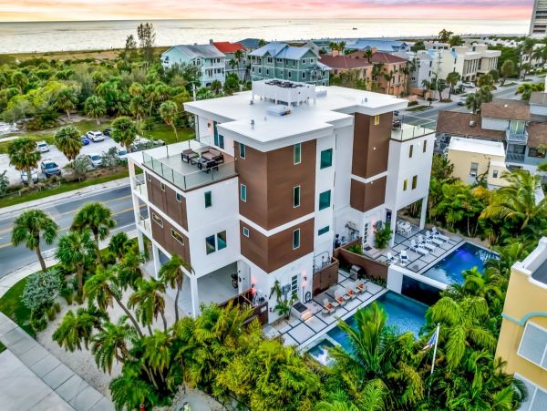 Siesta Key Luxury Rental | Beachfront with Rooftop Deck