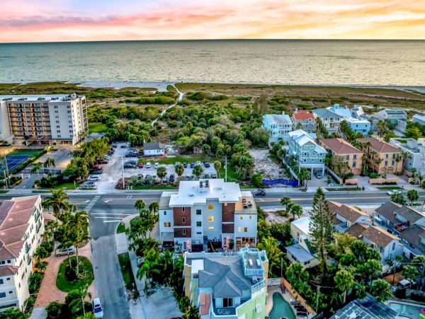Siesta Key Luxury Rental | Beachfront with Rooftop Deck