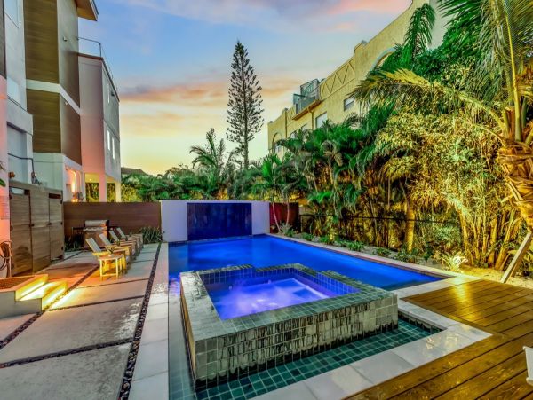 Siesta Key Luxury Rental | Beachfront with Rooftop Deck