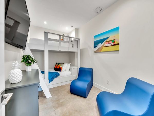 Siesta Key Luxury Rental | Beachfront with Rooftop Deck