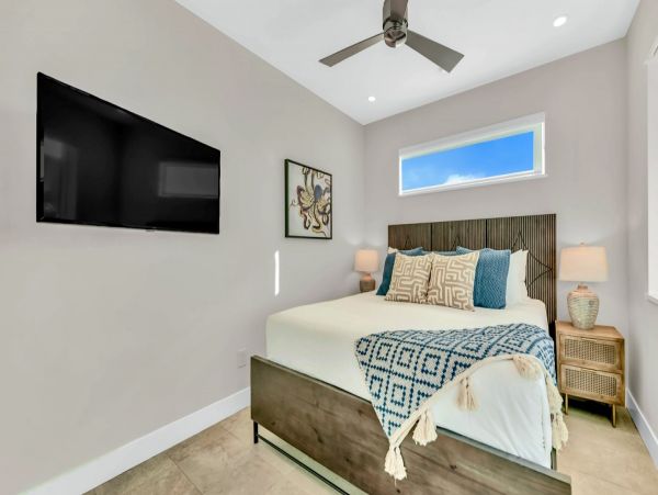 Siesta Key Luxury Rental | Beachfront with Rooftop Deck